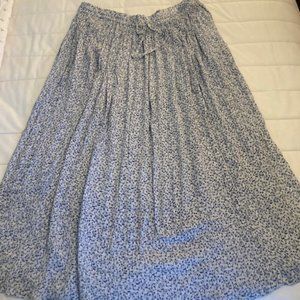Orvis White and Blue Flower Long Skirt